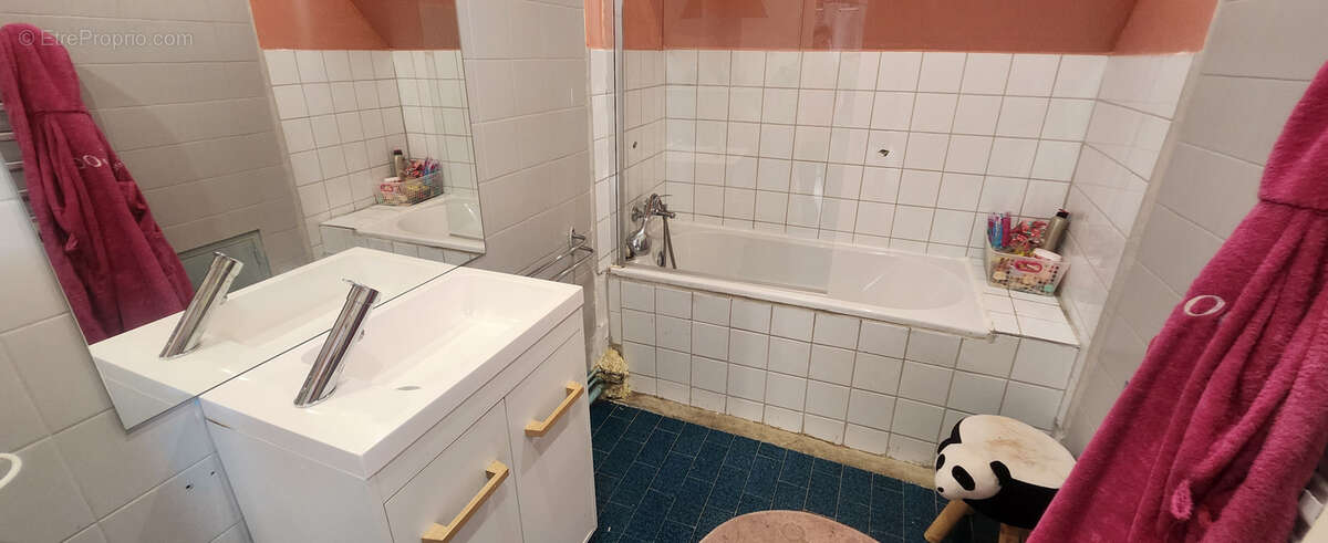 Maison à MIRANDOL-BOURGNOUNAC