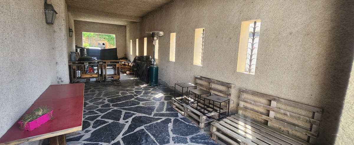 Maison à MIRANDOL-BOURGNOUNAC