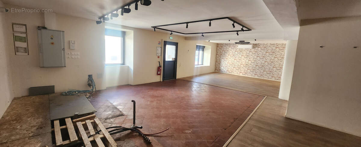 Maison à MIRANDOL-BOURGNOUNAC