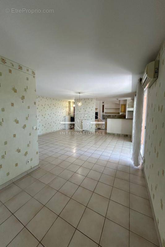 Appartement à SAINT-MARTIN-DE-CRAU