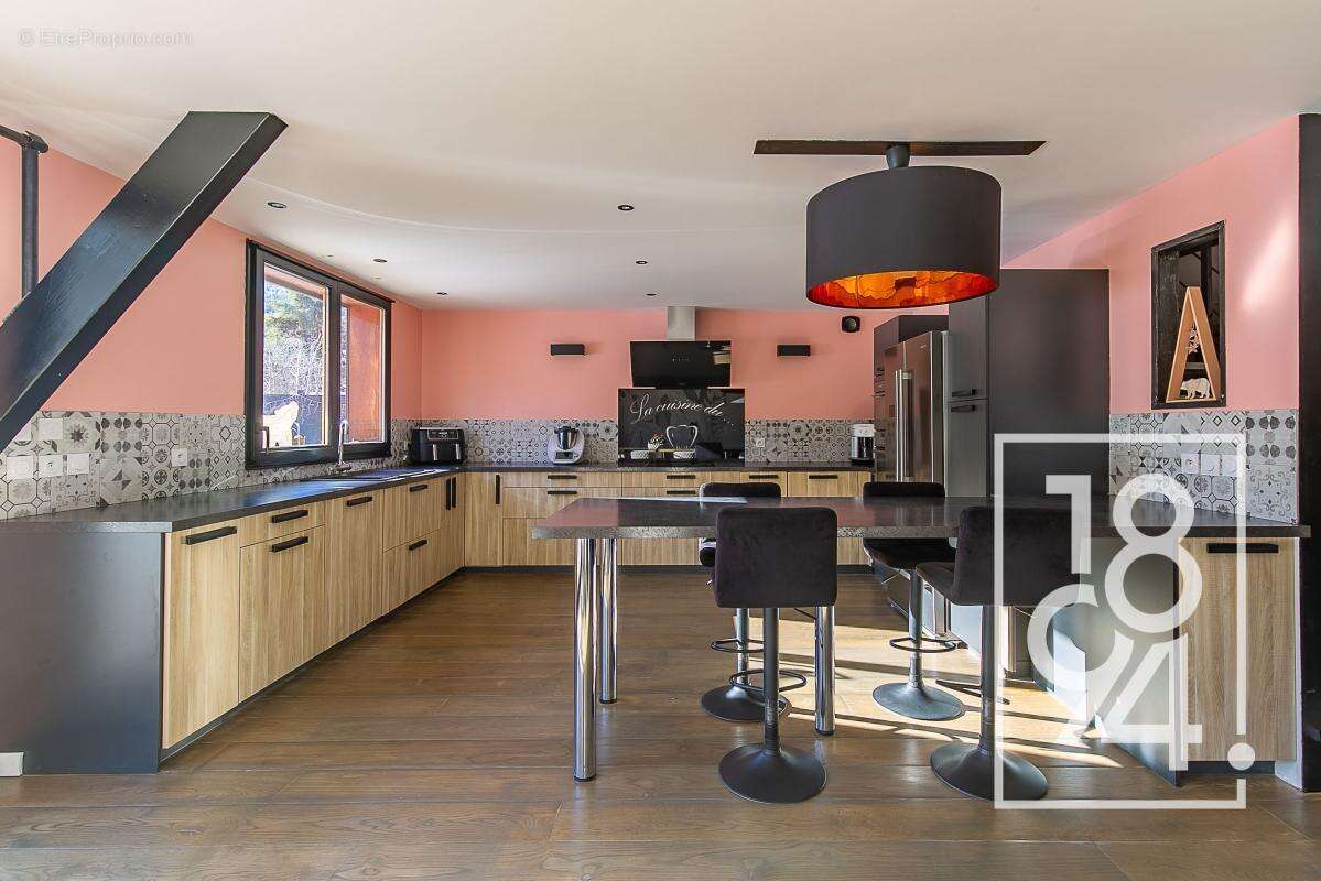 Maison à UVERNET-FOURS