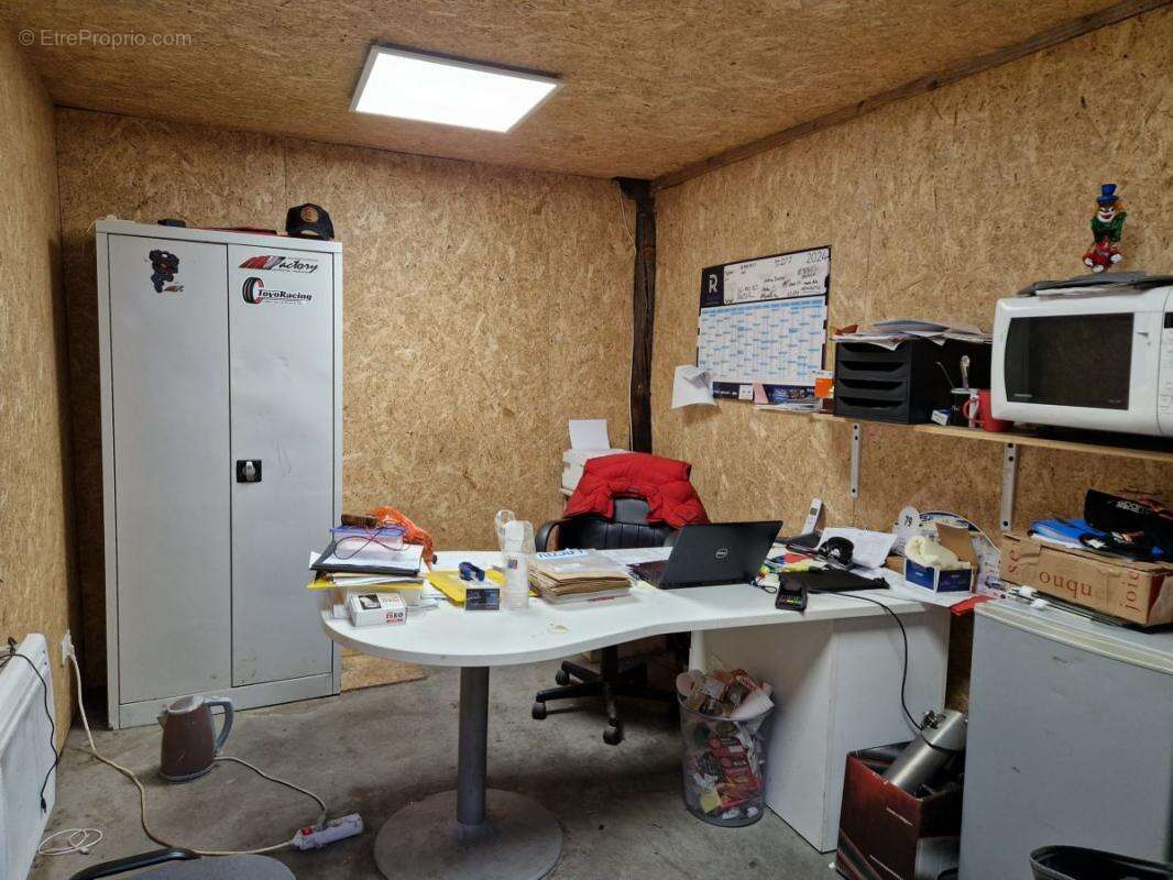 Commerce à CORMEILLES