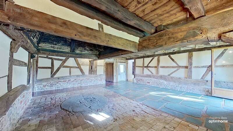 Maison à SAINT-GENIS-SUR-MENTHON