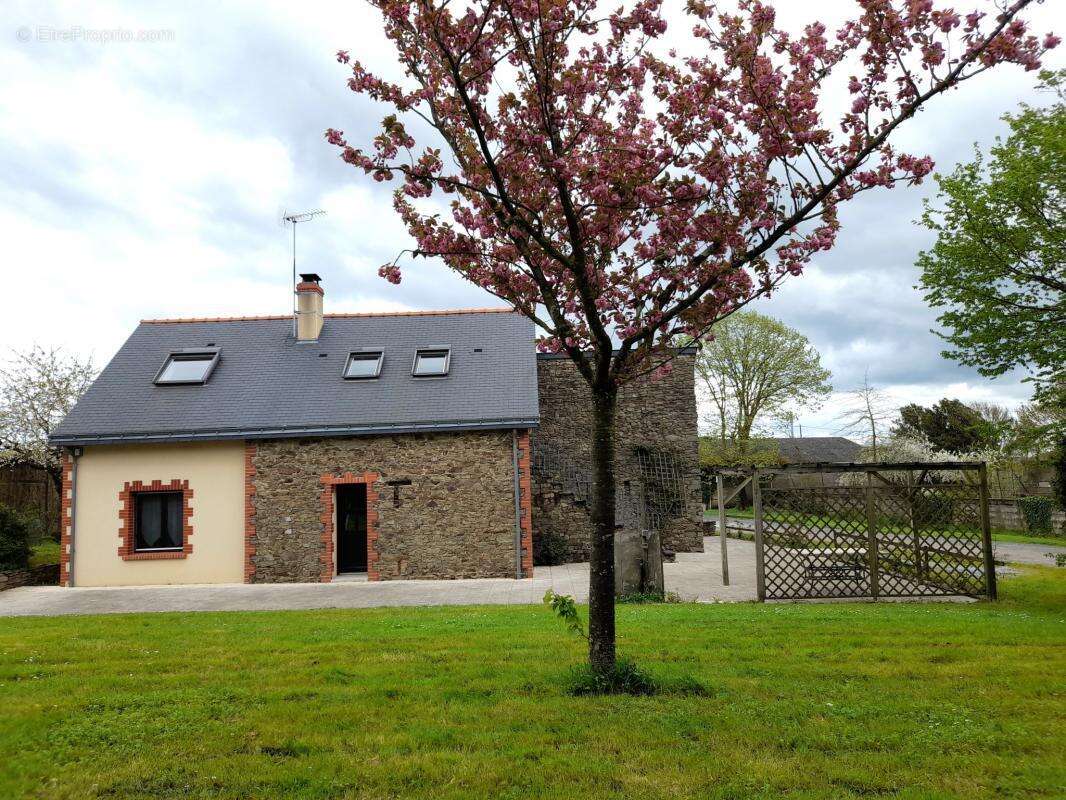 Maison à SAINT-HERBLON