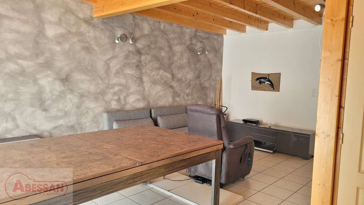 Maison à LARAGNE-MONTEGLIN