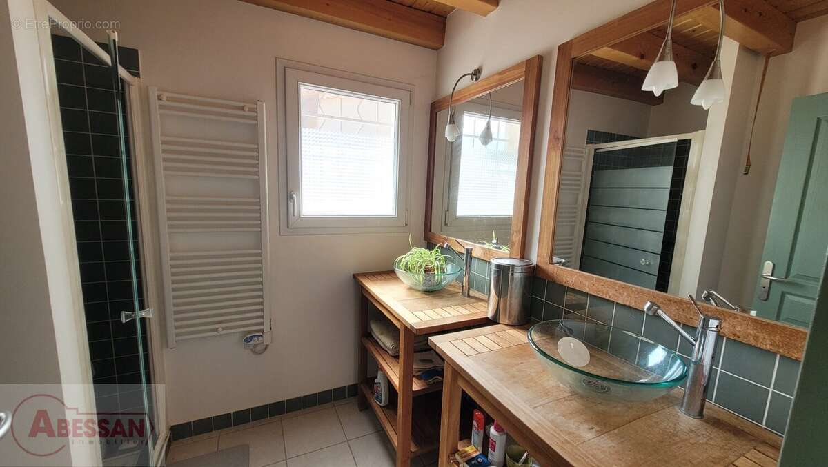 Maison à LARAGNE-MONTEGLIN