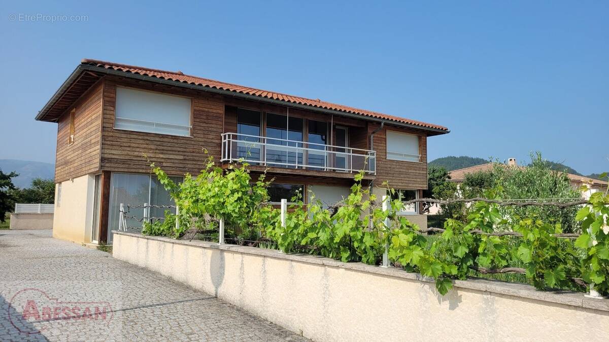 Maison à LARAGNE-MONTEGLIN