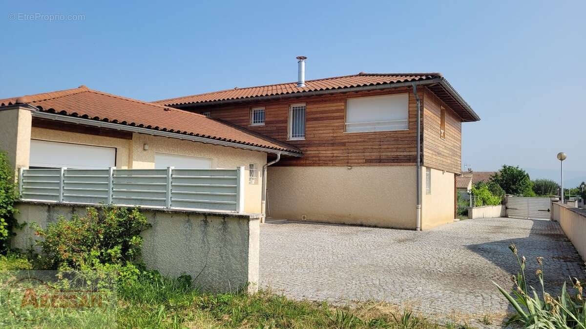 Maison à LARAGNE-MONTEGLIN