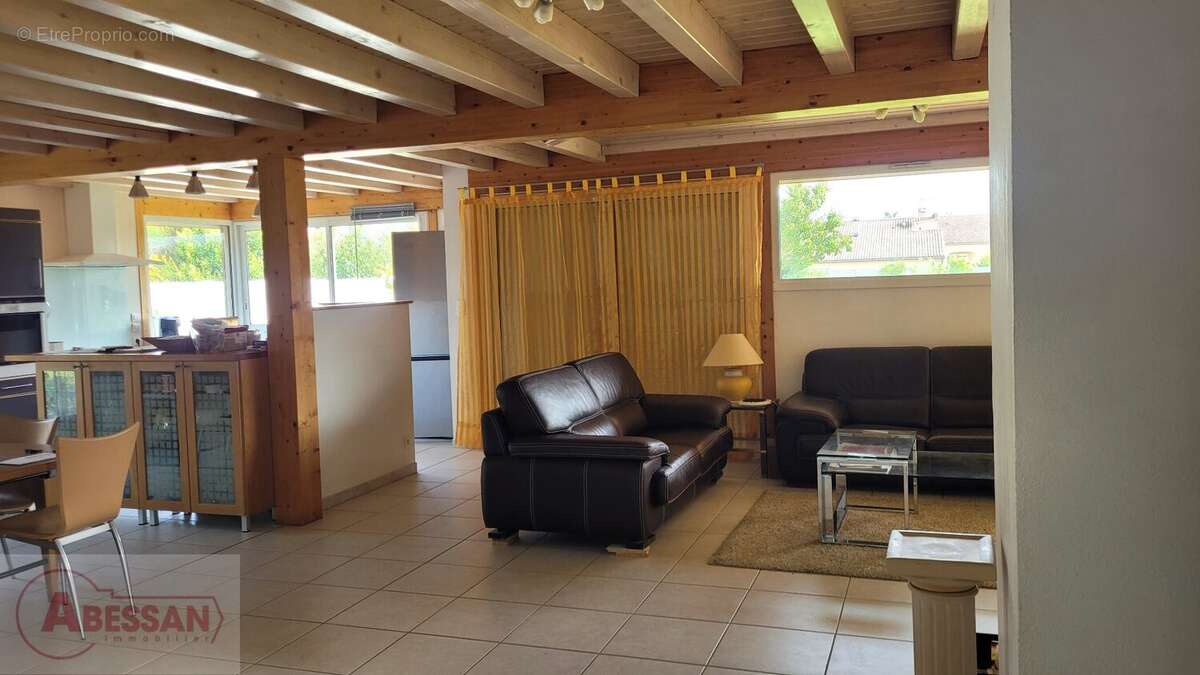 Maison à LARAGNE-MONTEGLIN