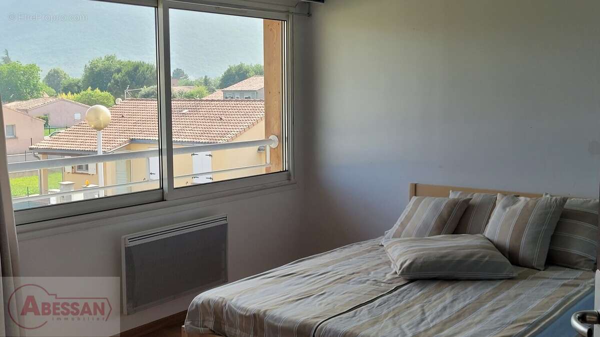 Maison à LARAGNE-MONTEGLIN