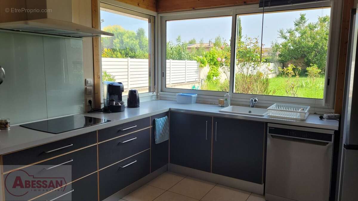 Maison à LARAGNE-MONTEGLIN