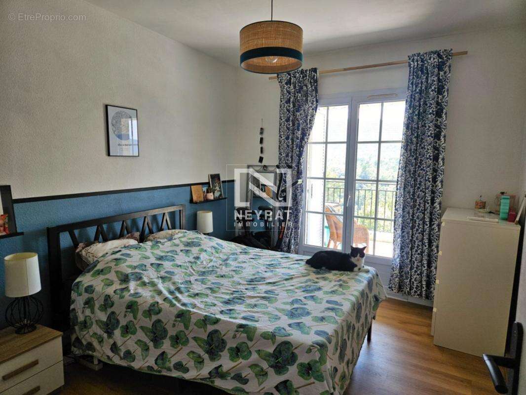 Appartement à BAGNOLS-EN-FORET