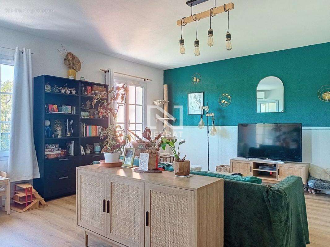 Appartement à BAGNOLS-EN-FORET