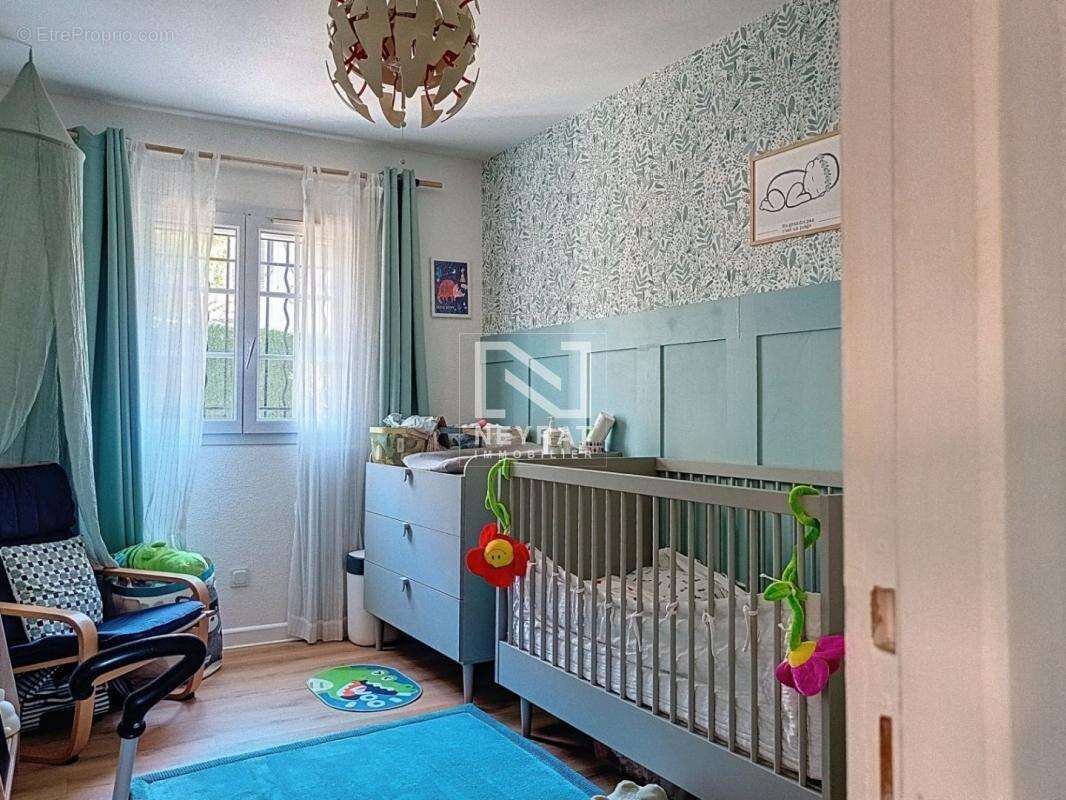 Appartement à BAGNOLS-EN-FORET