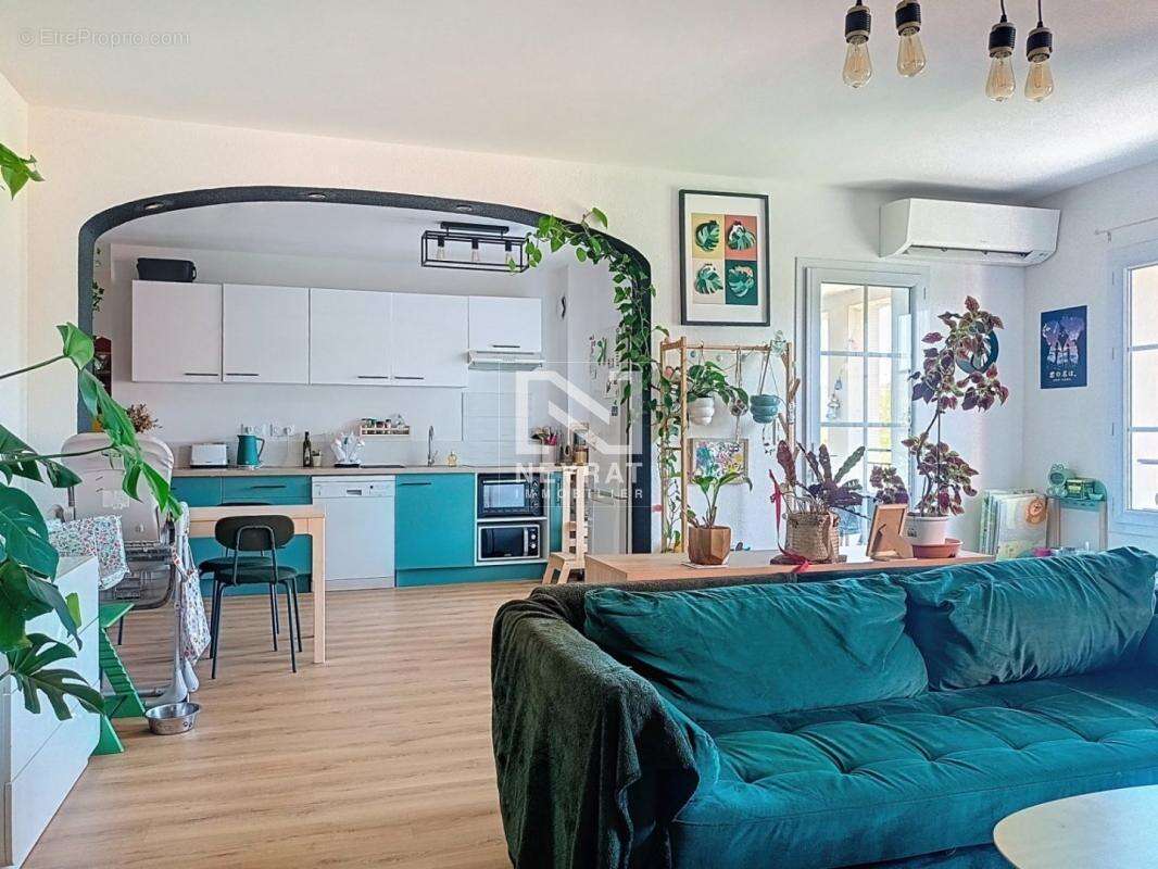 Appartement à BAGNOLS-EN-FORET