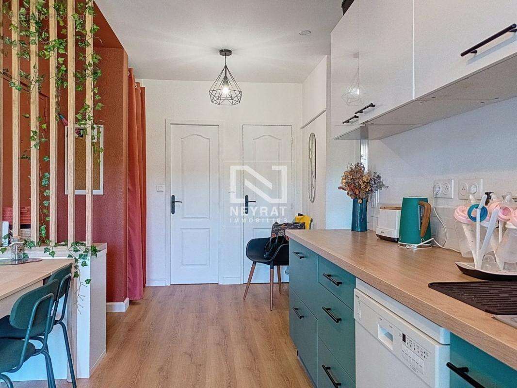 Appartement à BAGNOLS-EN-FORET