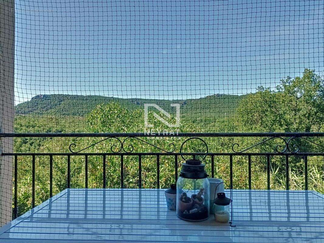 Appartement à BAGNOLS-EN-FORET