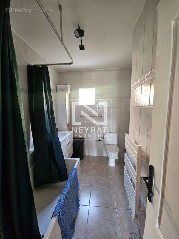 Appartement à BAGNOLS-EN-FORET