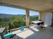 Appartement à BAGNOLS-EN-FORET