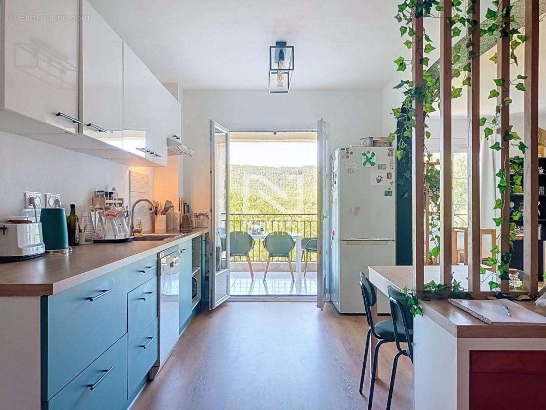 Appartement à BAGNOLS-EN-FORET