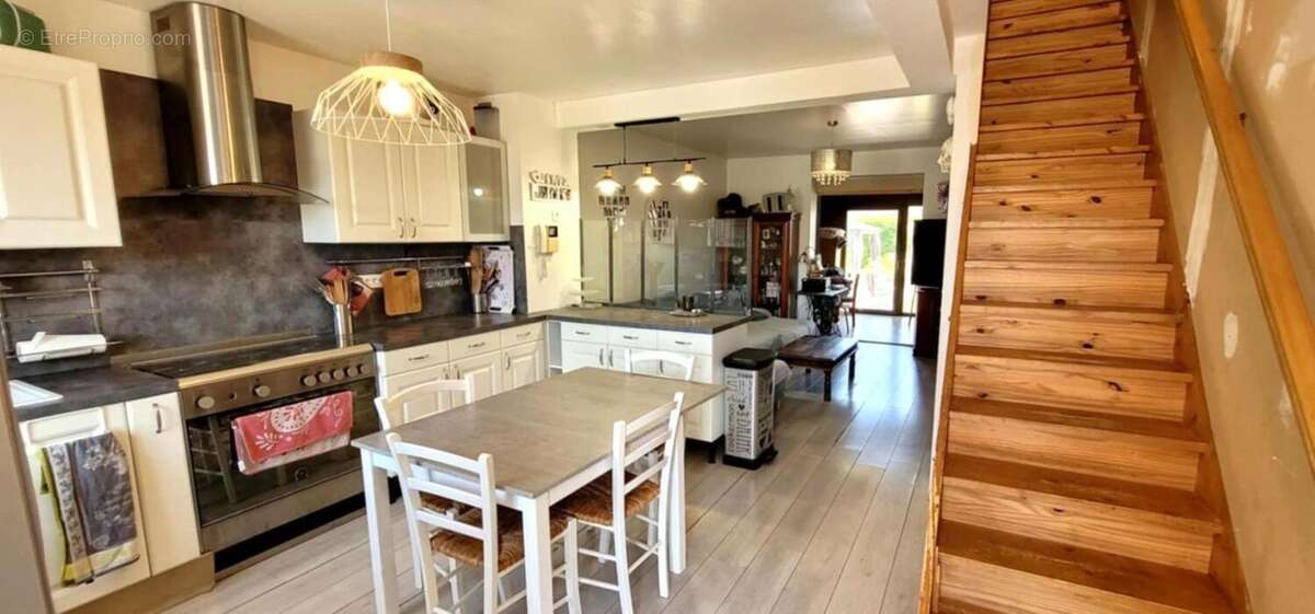 Maison à SAINT-PARRES-AUX-TERTRES