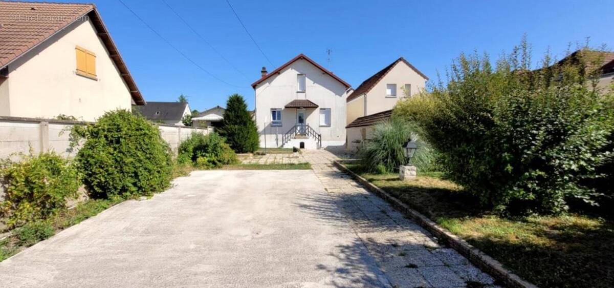 Maison à SAINT-PARRES-AUX-TERTRES