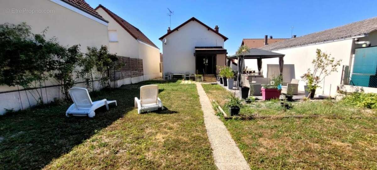 Maison à SAINT-PARRES-AUX-TERTRES