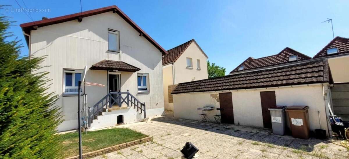 Maison à SAINT-PARRES-AUX-TERTRES