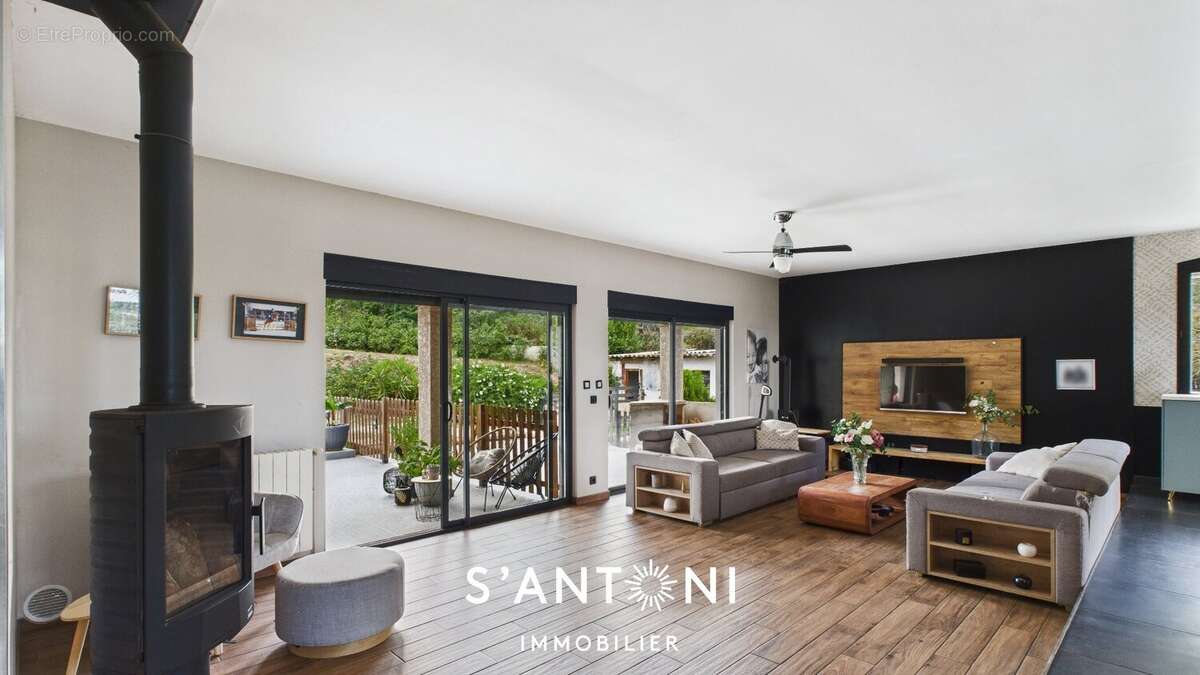 Maison à SAINT-THIBERY