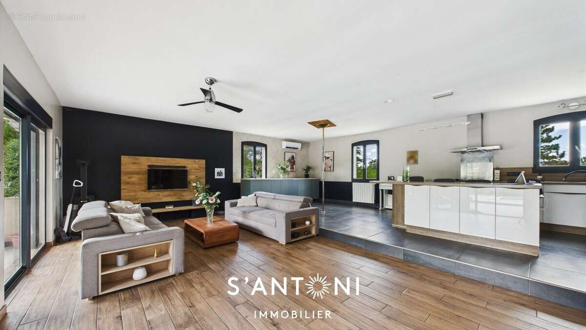 Maison à SAINT-THIBERY