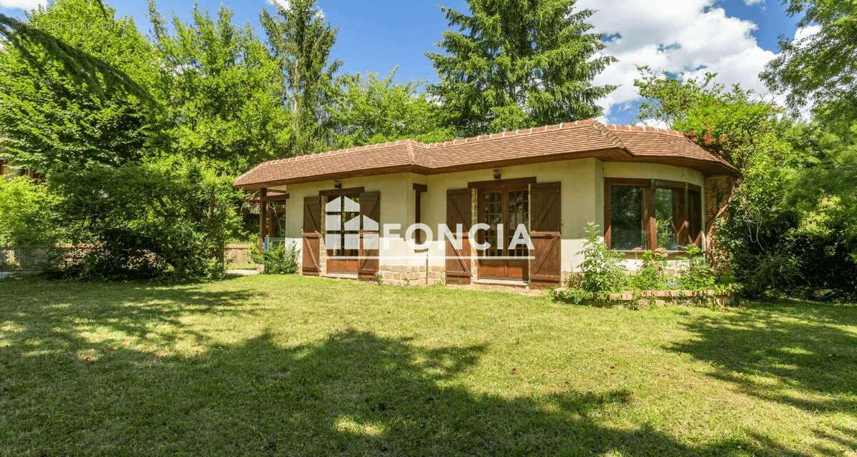 Terrain à VERRIERES-LE-BUISSON