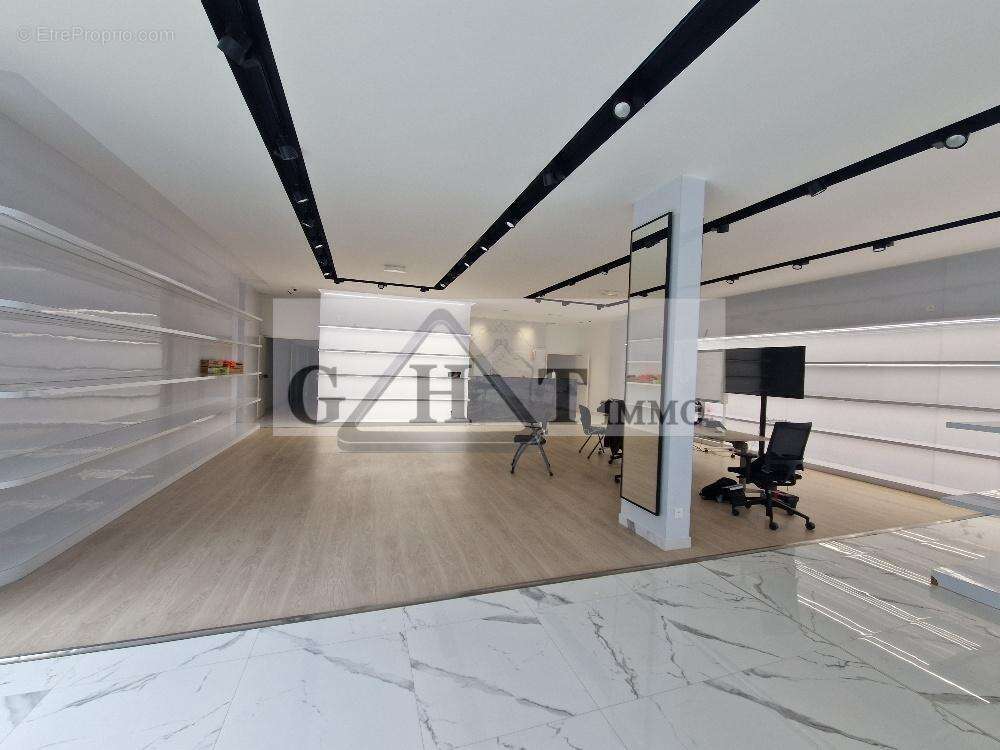 Commerce à TREMBLAY-EN-FRANCE