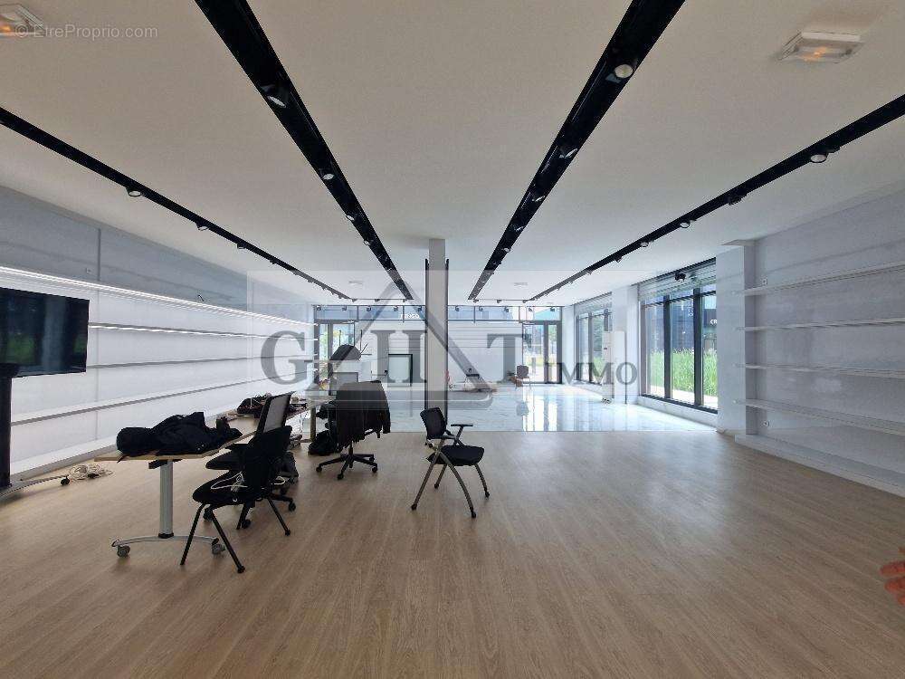 Commerce à TREMBLAY-EN-FRANCE