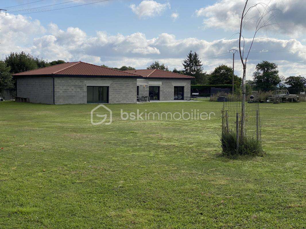 Maison à BELLEVUE-LA-MONTAGNE