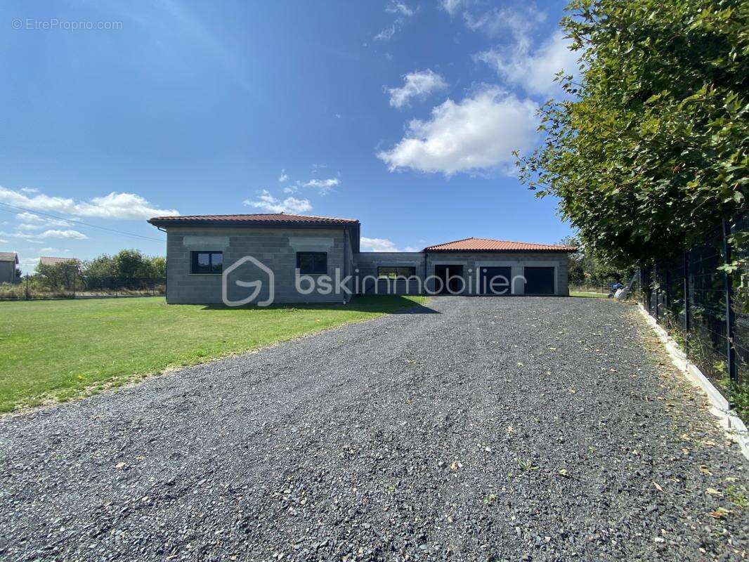 Maison à BELLEVUE-LA-MONTAGNE