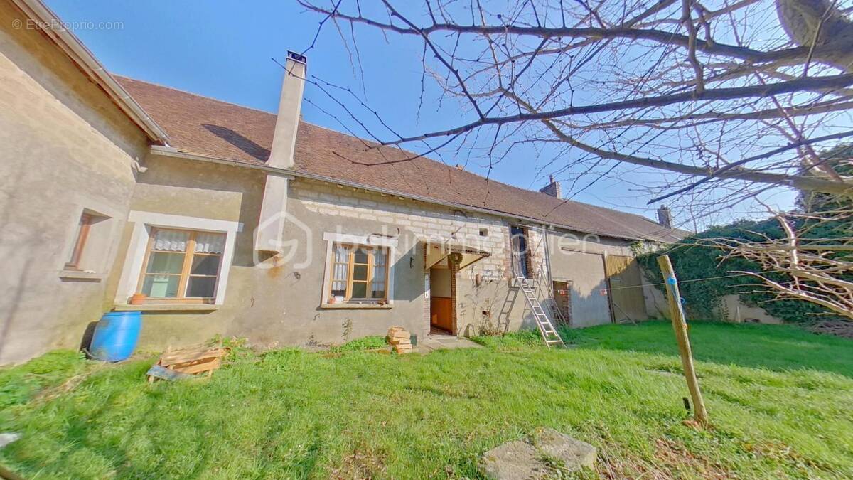 Maison à VILLENEUVE-L&#039;ARCHEVEQUE