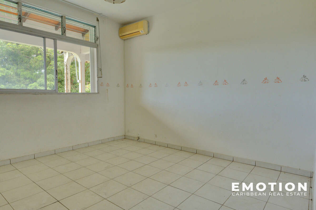 Maison à LES ABYMES