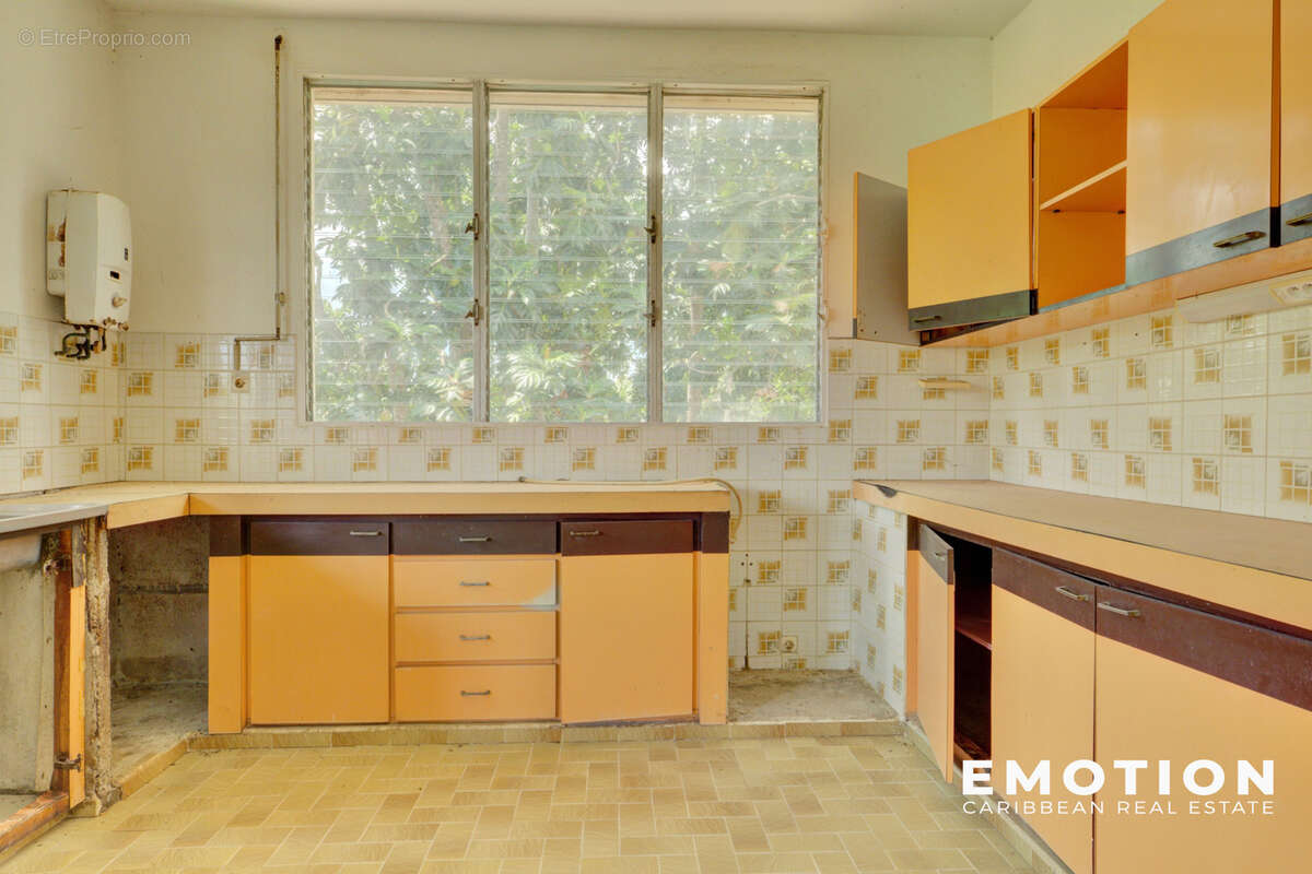 Maison à LES ABYMES