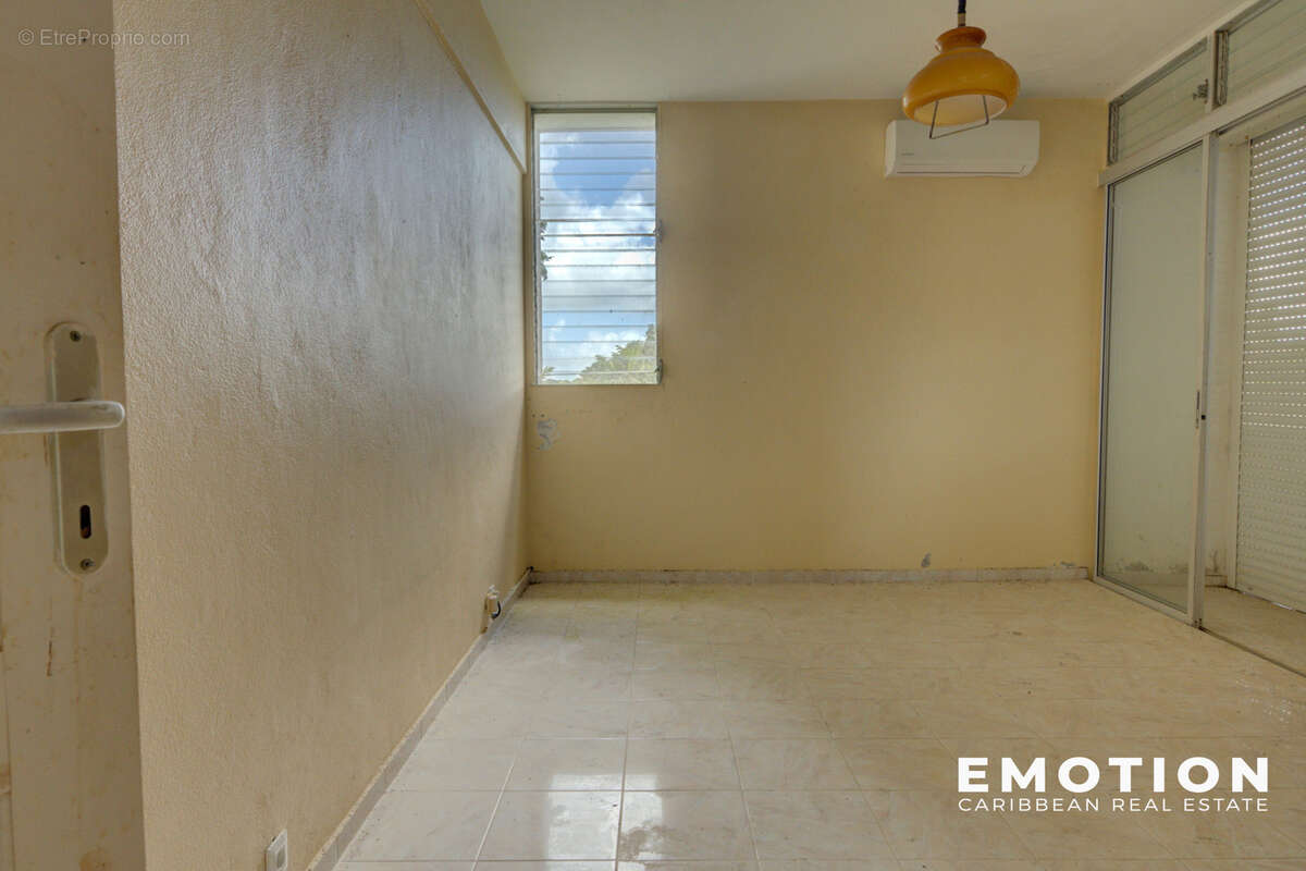 Maison à LES ABYMES