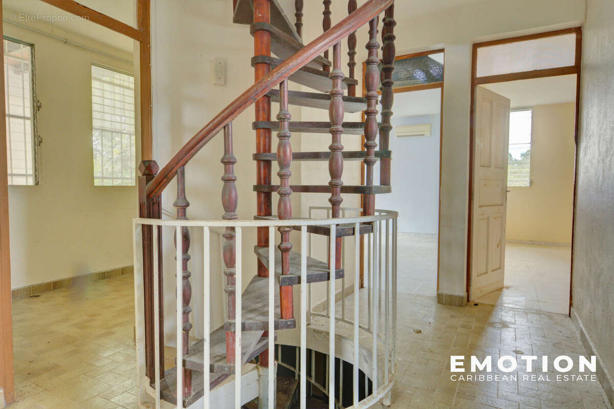 Maison à LES ABYMES