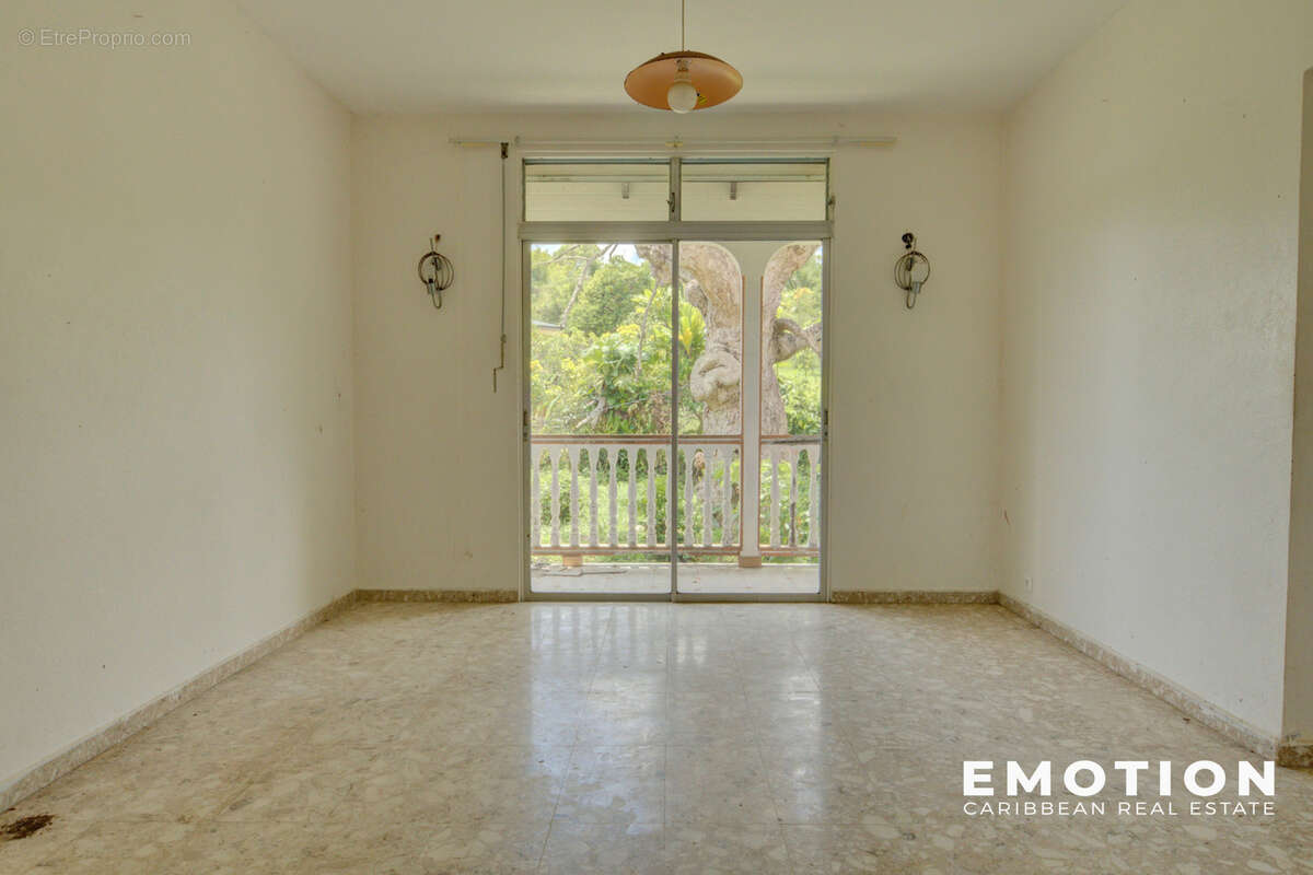 Maison à LES ABYMES