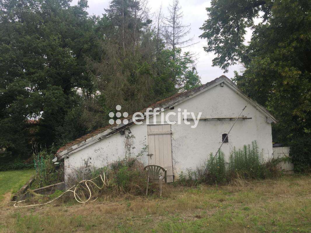 Maison à SAINT-REMY-EN-ROLLAT