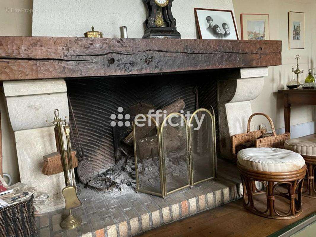 Maison à SAINT-REMY-EN-ROLLAT