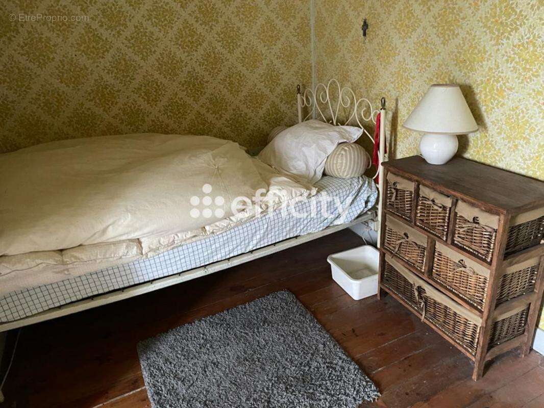 Maison à SAINT-REMY-EN-ROLLAT