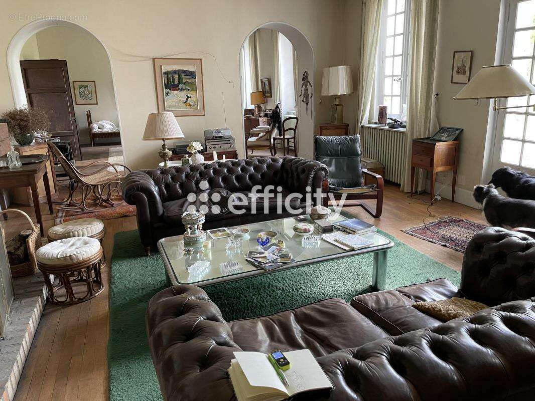 Maison à SAINT-REMY-EN-ROLLAT