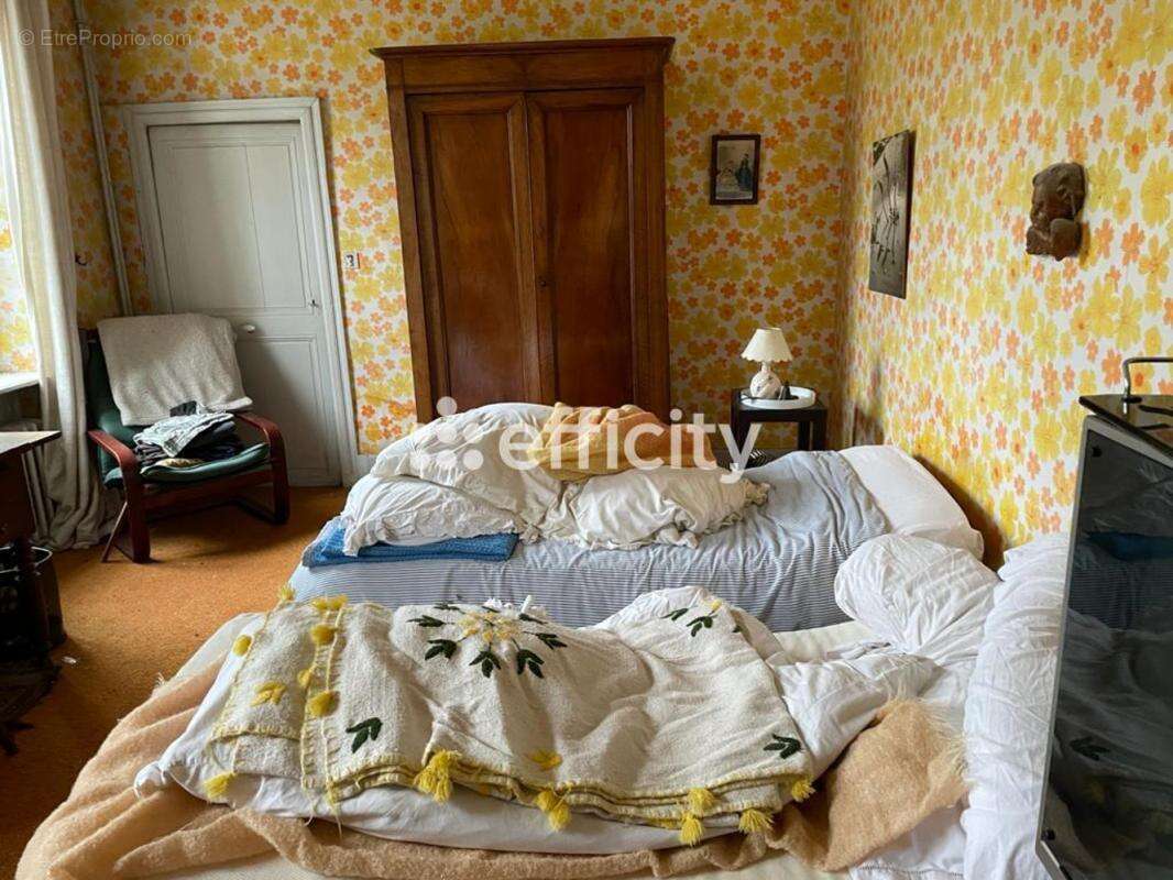 Maison à SAINT-REMY-EN-ROLLAT