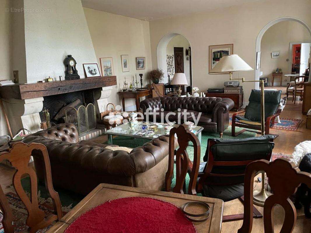 Maison à SAINT-REMY-EN-ROLLAT