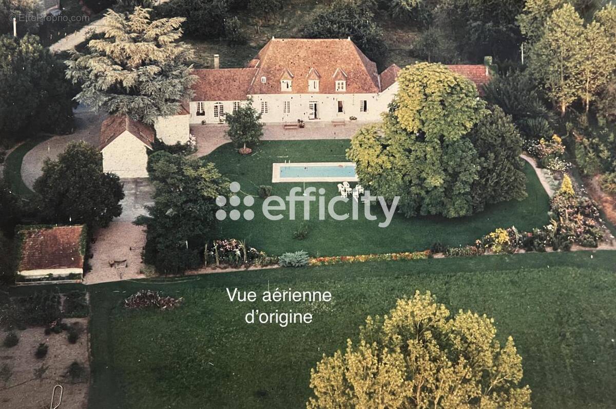 Maison à SAINT-REMY-EN-ROLLAT