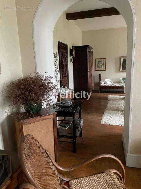 Maison à SAINT-REMY-EN-ROLLAT