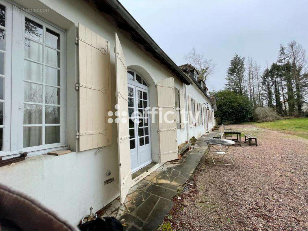 Maison à SAINT-REMY-EN-ROLLAT